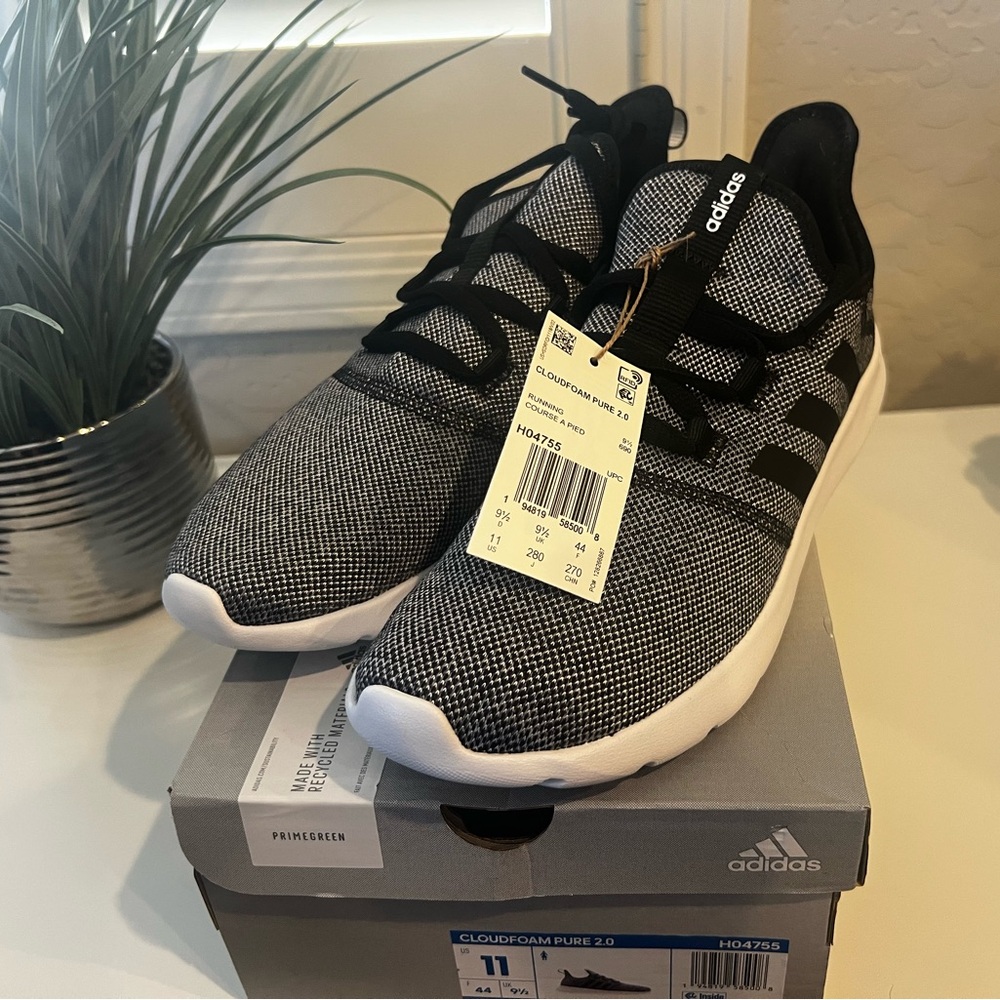 BNIB Women’s Cloud Foam Athletic Shoe Size 11